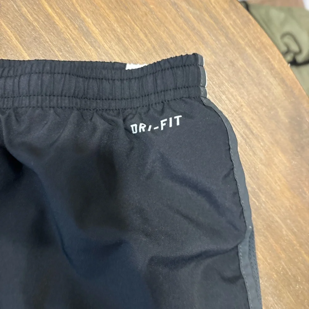 Nike Black Gray and White Sports Shorts Size Small - Picture 2 of 4